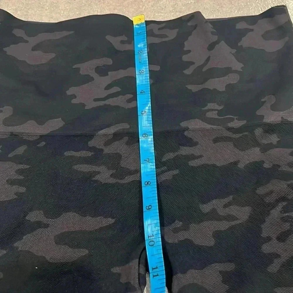[L]Spanx Look At Me Now Seamless Leggings-  Black Camo - Picture 6 of 8